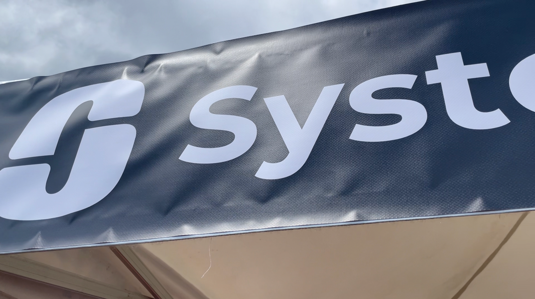 Le stand Systemics sur le forum hydrogène des 24h du Mans