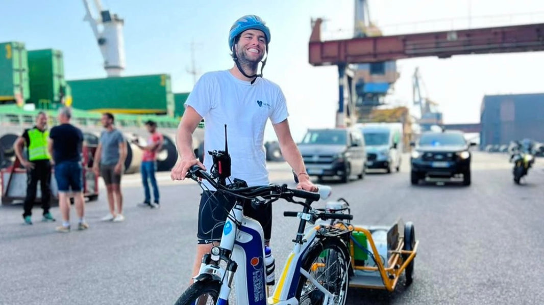 Antoine avec son vélo hydrogène